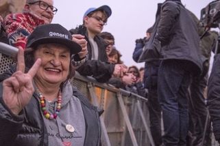 prahain.cz/politika/vzdyt-je-to-hanba-herecka-holubova-na-akci-milionu-chvilek-kritizovala-babise-i-okamuru-25396.html